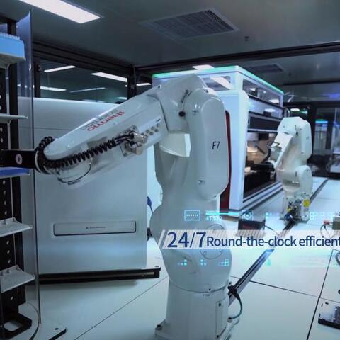 Hệ thống lưu trữ mẫu tự động được tích hợp hoàn toàn với hệ thống phân phối thông minh (Falcon)