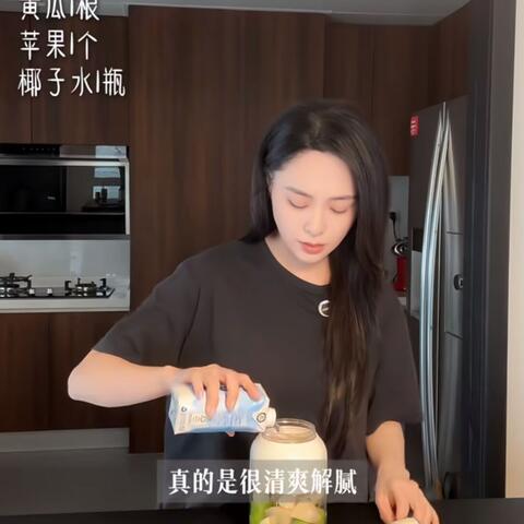 Chung Hân Đồng tiết lộ cách giữ dáng dành cho người 'thở thôi cũng béo'